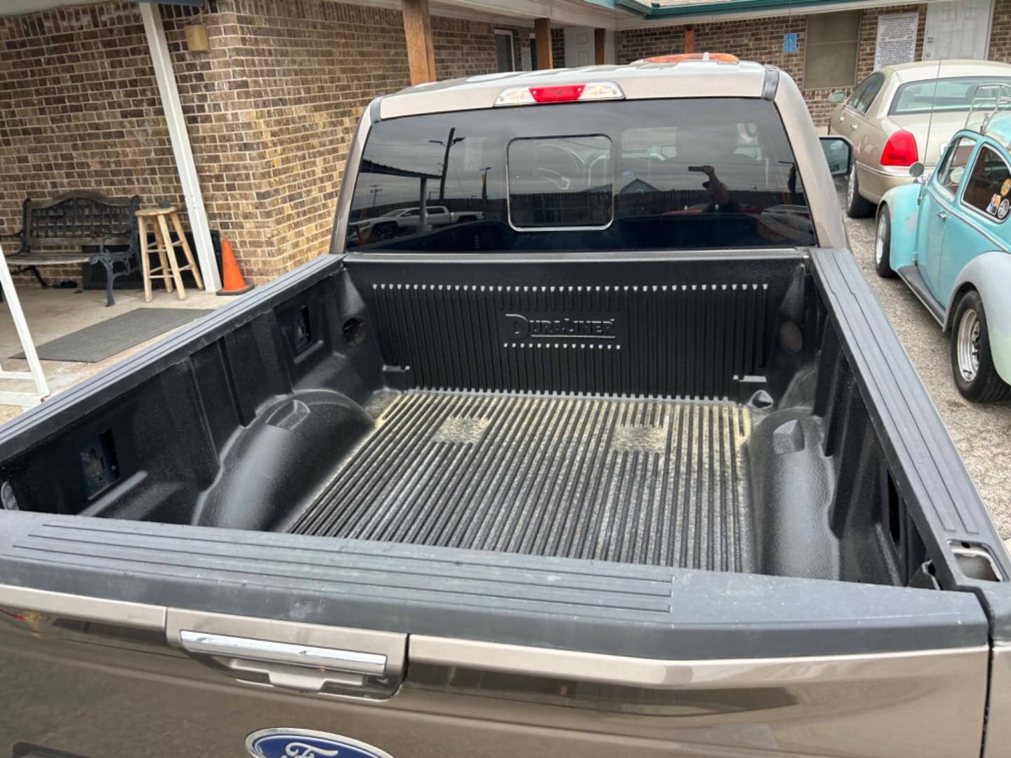 2018 Grey Ford F-150 XLT SuperCrew 5.5-ft. Bed 4WD (1FTEW1EG6JK) with an 3.5L V6 TURBO engine, 6A transmission, located at 1687 Business 35 S, New Braunfels, TX, 78130, (830) 625-7159, 29.655487, -98.051491 - Photo#6